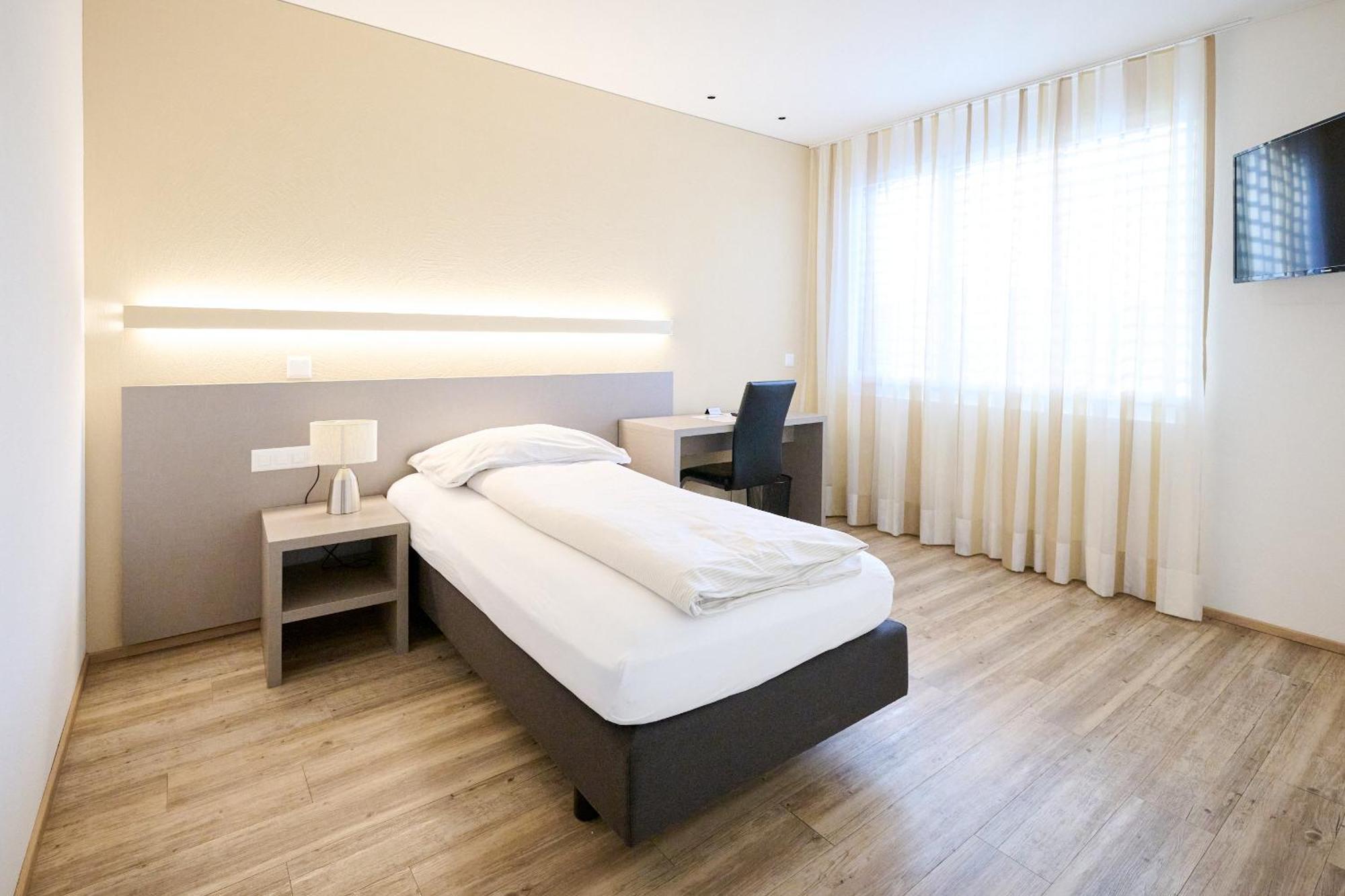 Hotel Am Kreisel Self-Check-In By Smart Hotels Lachen Exterior photo